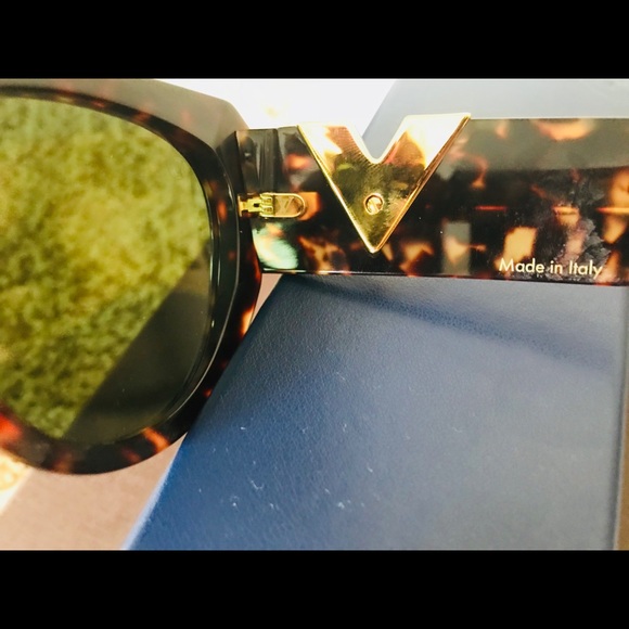 Gorgeous Brand New LV Sunglasses - Picture 5 of 8